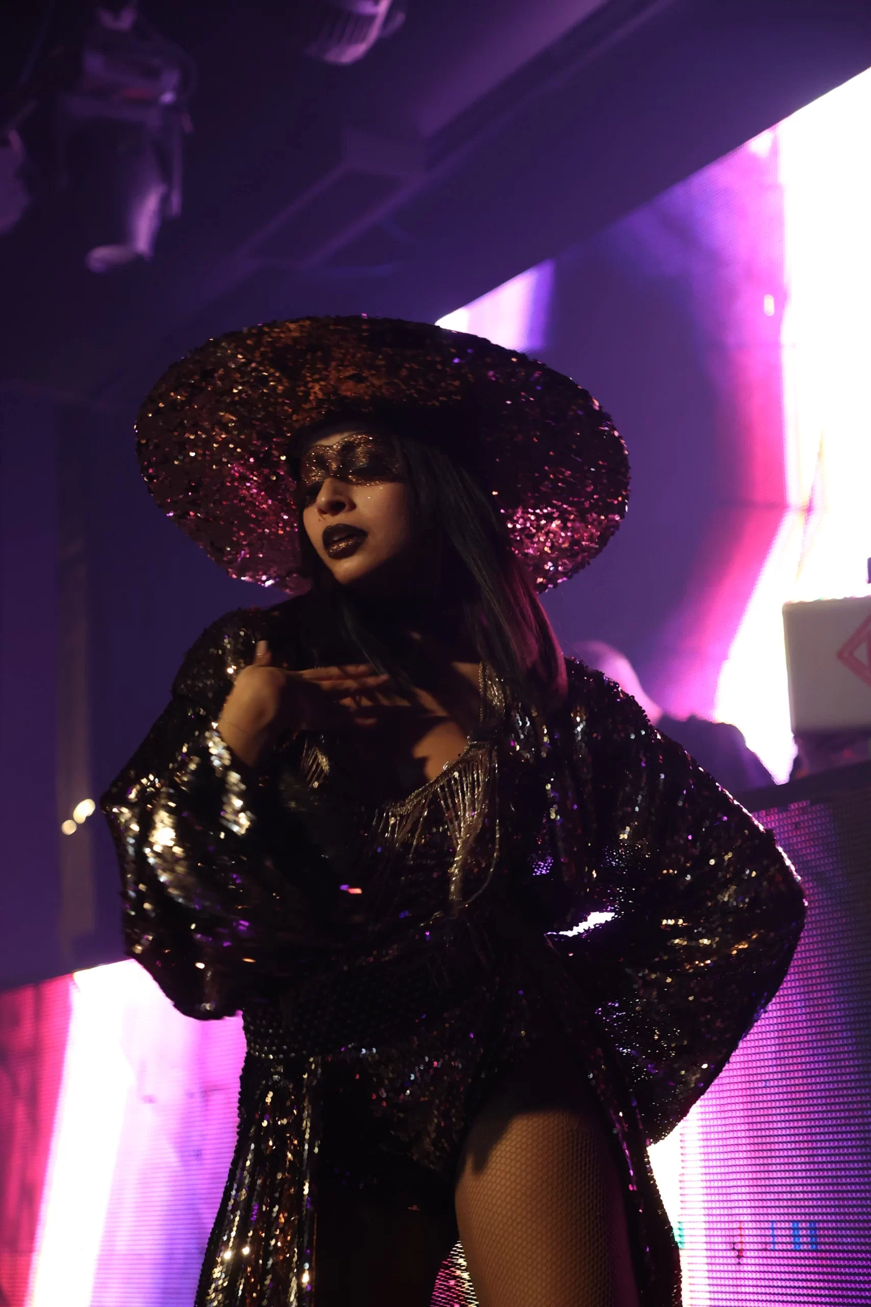 Nightlife performance 5