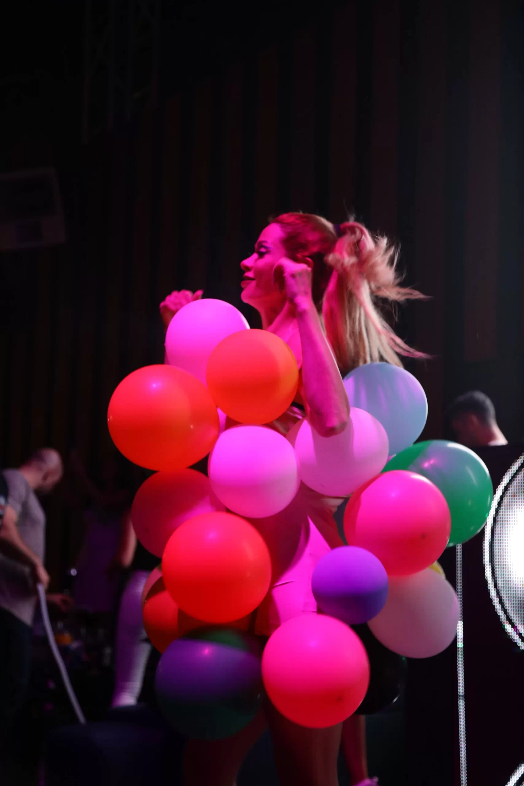 Nightlife performance 9